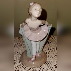 Lladro Nao "My Recital"